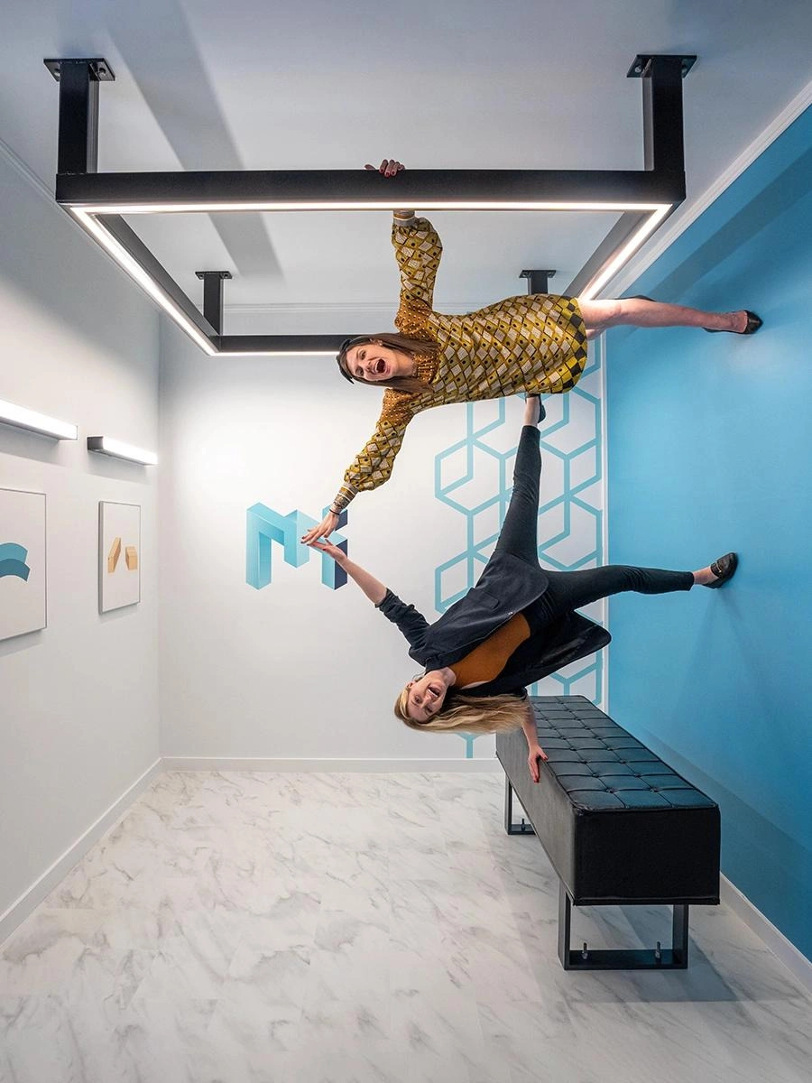 reversed room illusion rooms exhibits vertical slider moi city 900×1200 1
